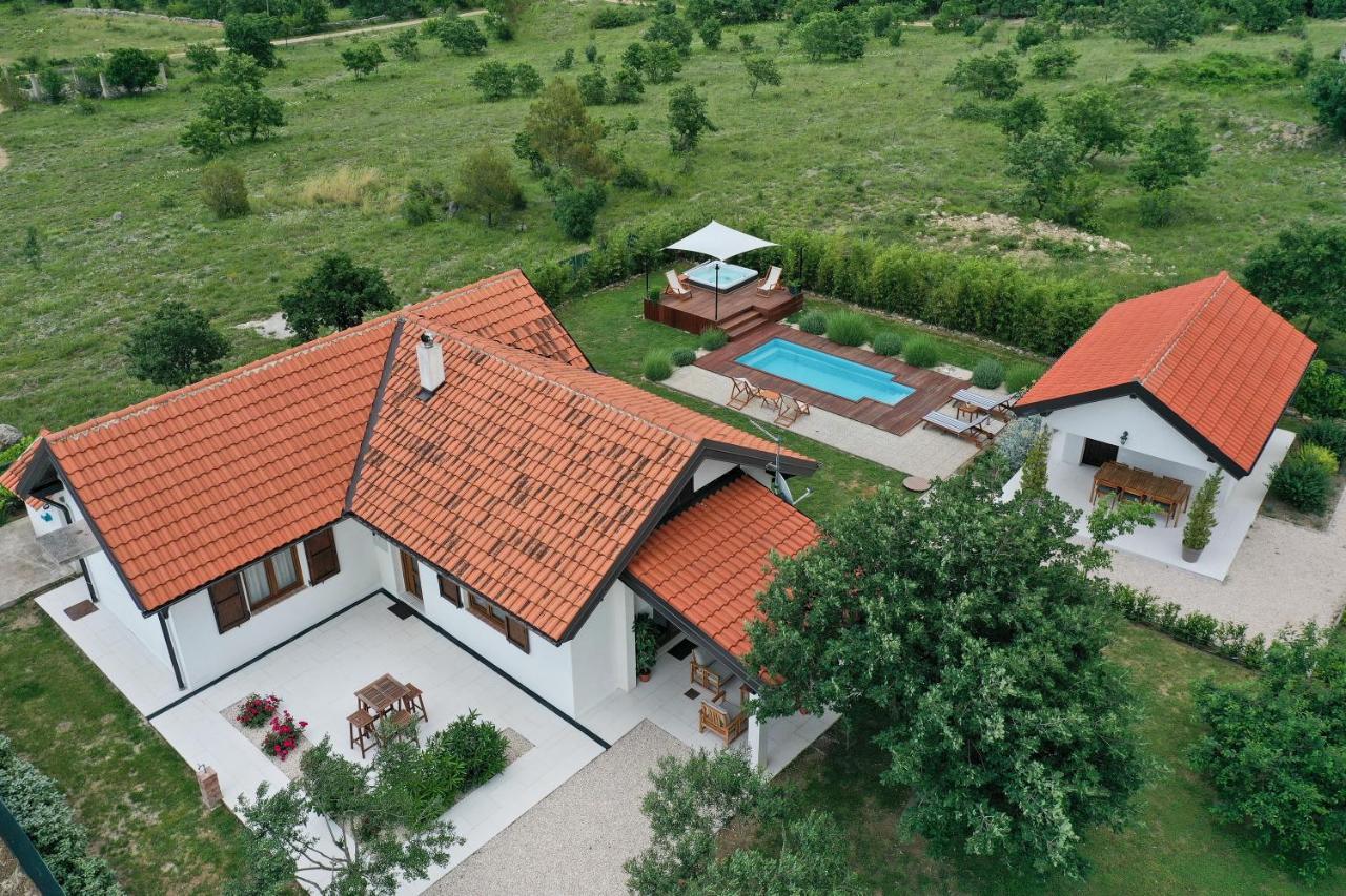 Villa Ena With Pool & Jacuzzi Donji Kasic Zewnętrze zdjęcie