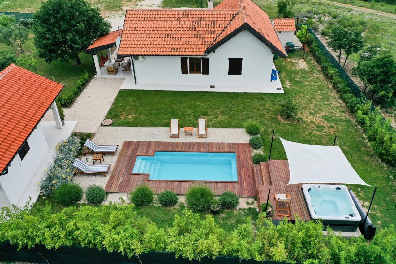 Villa Ena With Pool & Jacuzzi Donji Kasic Zewnętrze zdjęcie