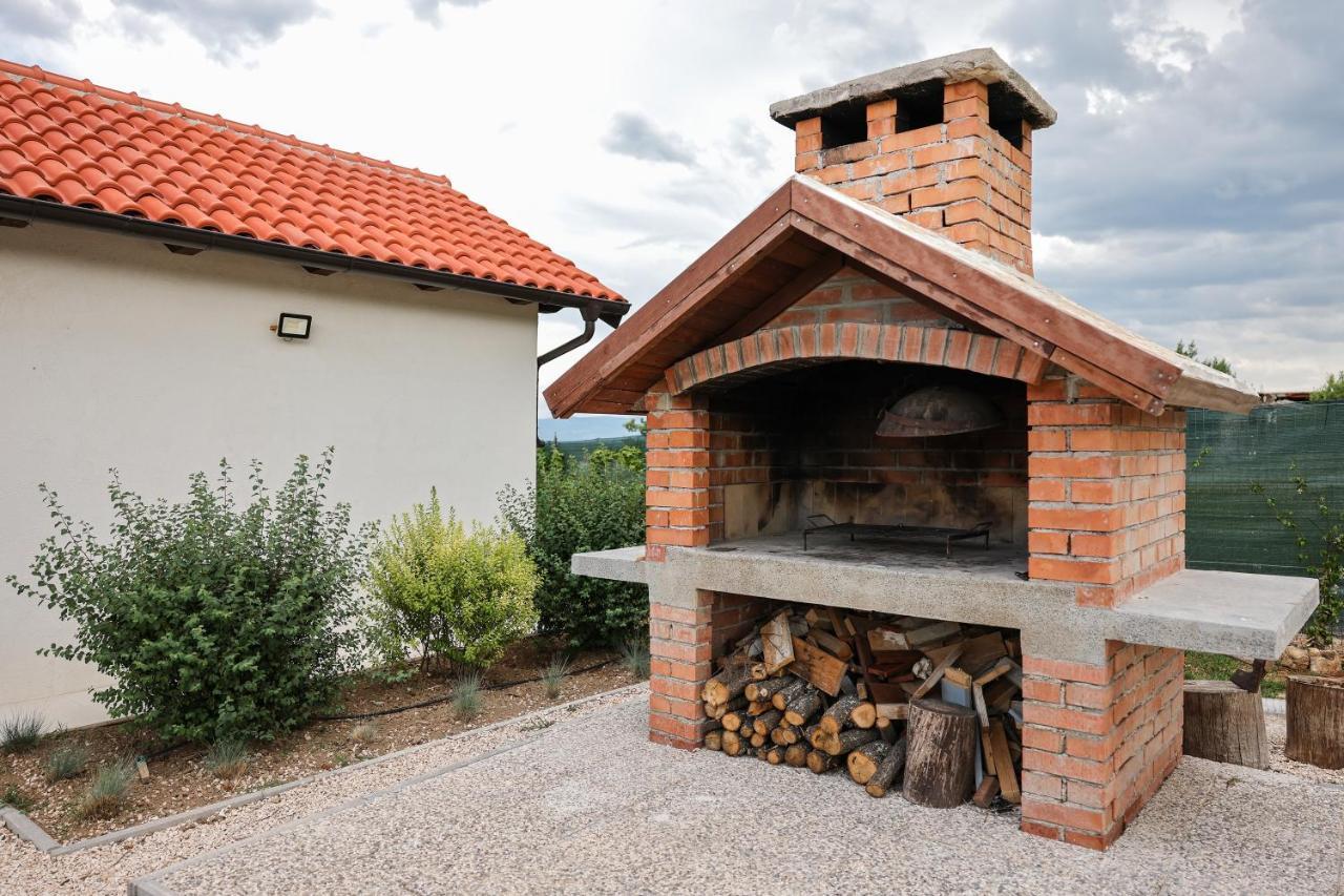 Villa Ena With Pool & Jacuzzi Donji Kasic Zewnętrze zdjęcie