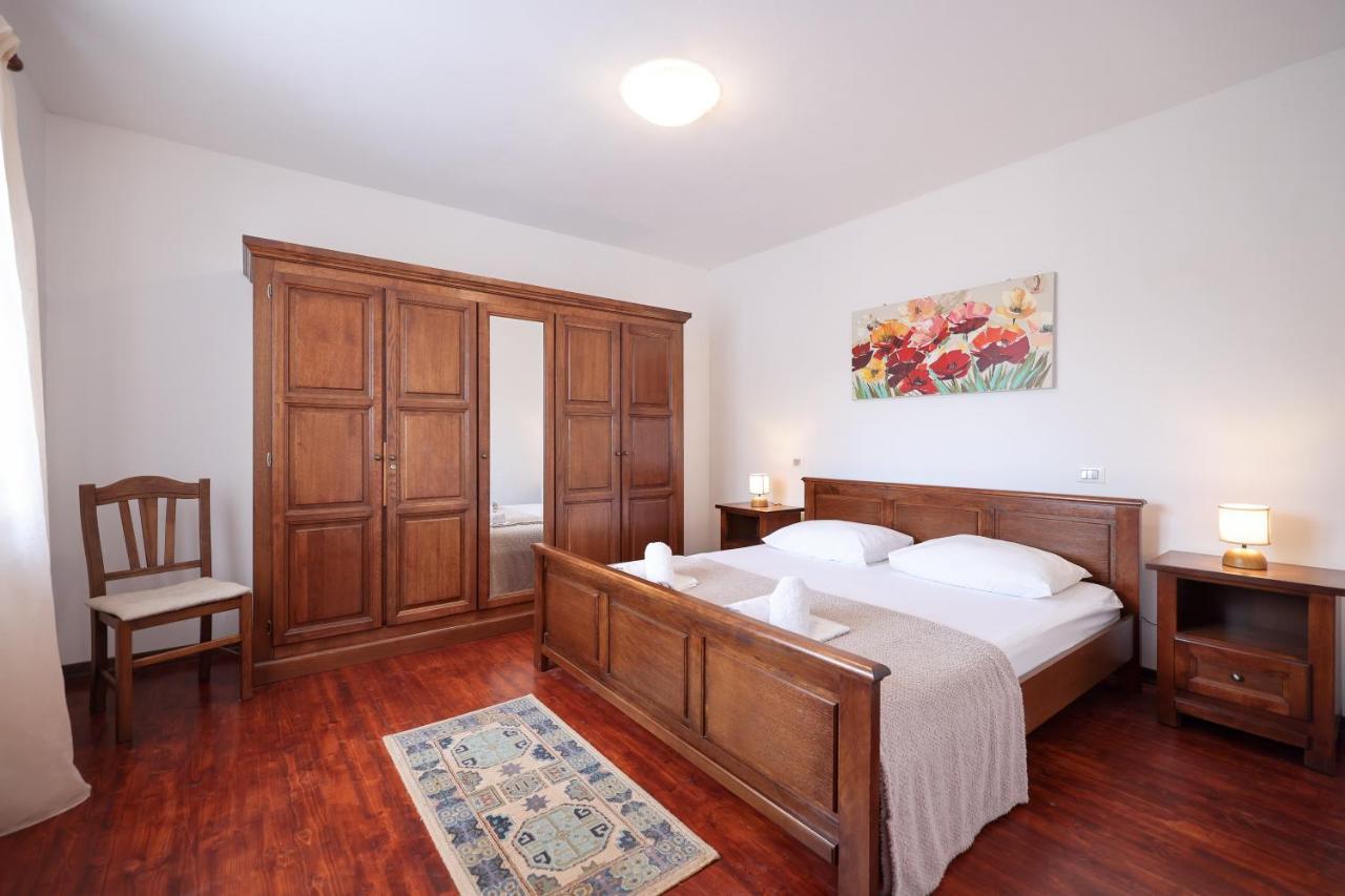 Villa Ena With Pool & Jacuzzi Donji Kasic Zewnętrze zdjęcie