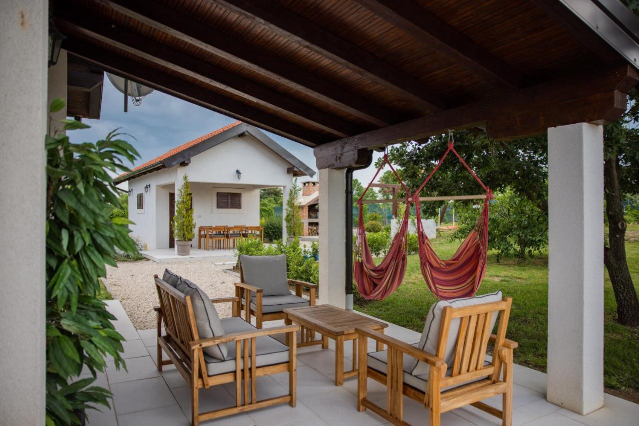 Villa Ena With Pool & Jacuzzi Donji Kasic Zewnętrze zdjęcie