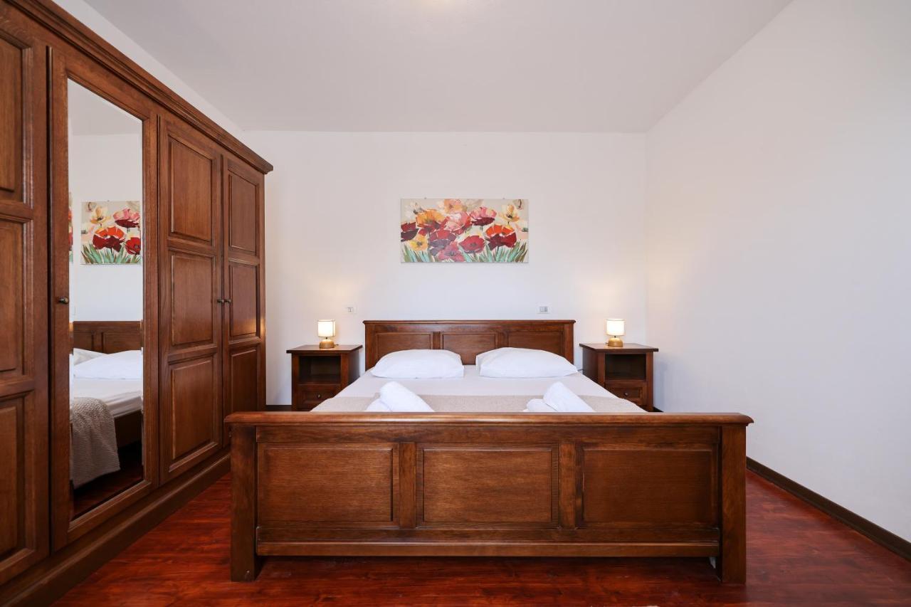 Villa Ena With Pool & Jacuzzi Donji Kasic Zewnętrze zdjęcie