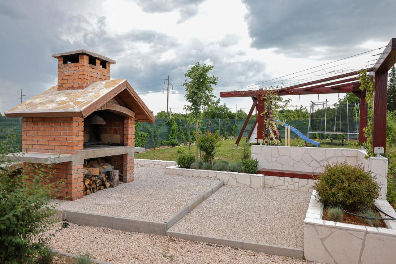 Villa Ena With Pool & Jacuzzi Donji Kasic Zewnętrze zdjęcie