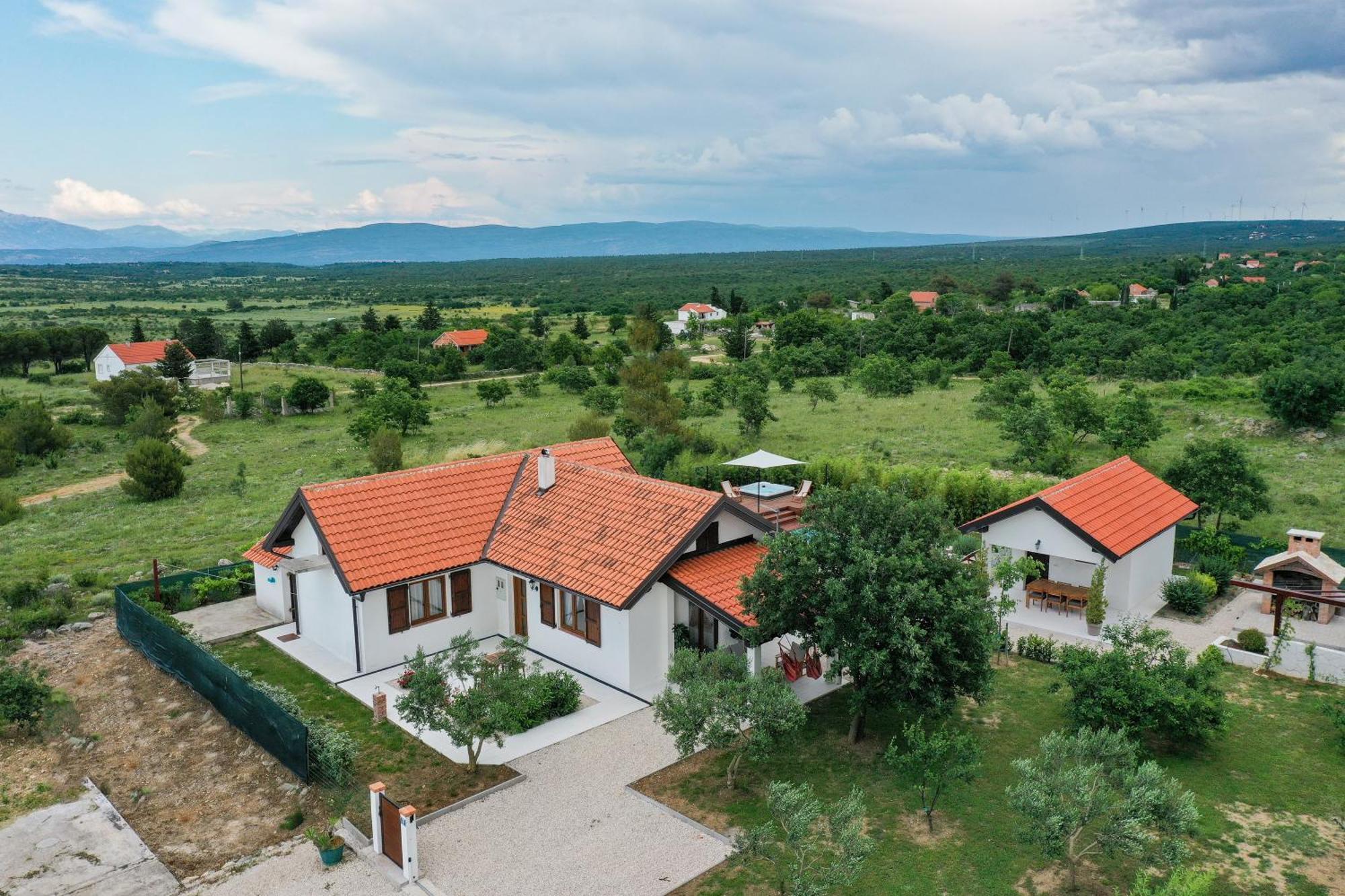 Villa Ena With Pool & Jacuzzi Donji Kasic Zewnętrze zdjęcie