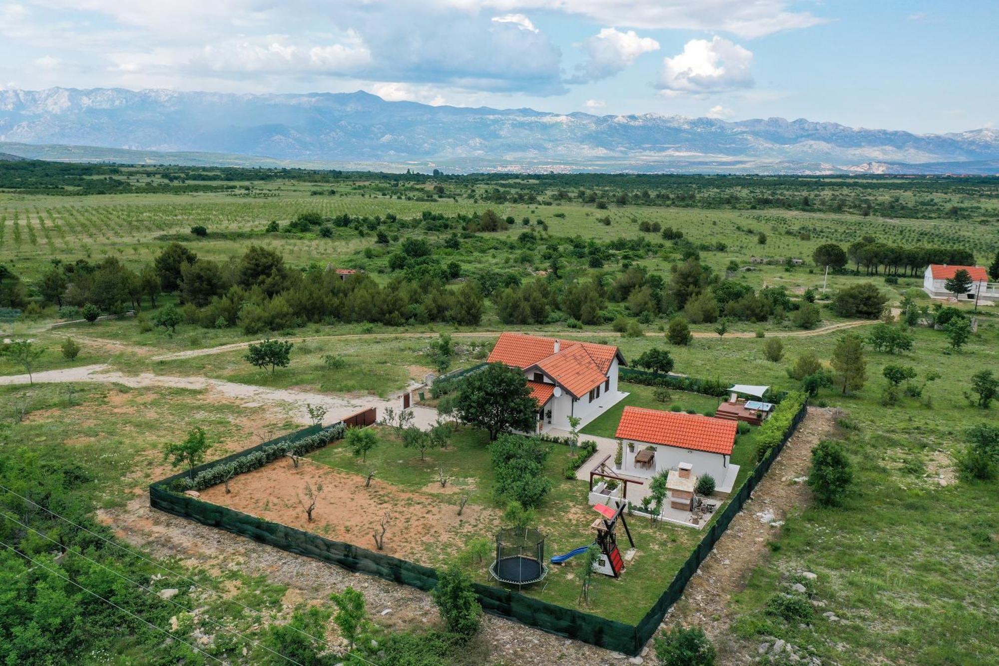 Villa Ena With Pool & Jacuzzi Donji Kasic Zewnętrze zdjęcie